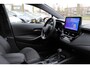 Toyota Corolla HYBRID 140 EL-ACHTERKLEP STOEL-STUUR & RUITENWISSERS VERW. PARK.SENSOREN V+A KEYLESS HALF-LEDER