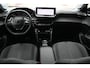 Peugeot 208 1.2 Hybrid 110 e-DCS6 Allure 110Pk Aut | 360 Camera | Navi | Dig. Cockpit | Cruise | Android | Carplay | PDC | Dodehoek detector | LED | LMV16" | Zeer nette