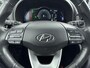 Hyundai Kona Electric EV PREMIUM 64 kWh | SoH 95% | TWO TONE | NAVI | CLIMA | CRUISE | CAMERA | HUD | LEDER | STUUR- & STOELVERWARMING | PDC VOOR & ACHTER | DODEHOEK DETECTIE | KREILL | PRIVACY GLASS | WLTP 481 KM! |
