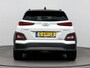 Hyundai Kona Electric EV PREMIUM 64 kWh | SoH 95% | TWO TONE | NAVI | CLIMA | CRUISE | CAMERA | HUD | LEDER | STUUR- & STOELVERWARMING | PDC VOOR & ACHTER | DODEHOEK DETECTIE | KREILL | PRIVACY GLASS | WLTP 481 KM! |