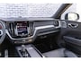 Volvo XC60 2.0 T8 Twin Engine AWD R-Design | Plug-in Hybrid (PHEV) | Bowers Wilkins | Nappaleder | Stoelventilatie | Stoelmassage | Achteruitrijcamera | Kinderzitjes | BLIS | Cruise Control Adaptief | Panoramadak