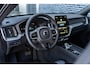 Volvo XC60 2.0 T6 Plug-in hybrid AWD Ultra Black Edition | Facelift | Trekhaak | Harman Kardon Audio | Head-up Display | 360 Graden Camera | Panoramadak | Lichtmetalen Velgen 21 inch | Elektrisch Verstelbare Voorstoelen | Keyless Entry | BLIS