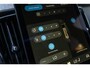 Volvo XC60 2.0 T6 Plug-in hybrid AWD Ultra Black Edition | Facelift | Trekhaak | Harman Kardon Audio | Head-up Display | 360 Graden Camera | Panoramadak | Lichtmetalen Velgen 21 inch | Elektrisch Verstelbare Voorstoelen | Keyless Entry | BLIS