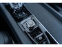 Volvo XC60 2.0 T6 Plug-in hybrid AWD Ultra Black Edition | Facelift | Trekhaak | Harman Kardon Audio | Head-up Display | 360 Graden Camera | Panoramadak | Lichtmetalen Velgen 21 inch | Elektrisch Verstelbare Voorstoelen | Keyless Entry | BLIS