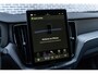 Volvo XC60 2.0 T6 Plug-in hybrid AWD Ultra Black Edition | Facelift | Trekhaak | Harman Kardon Audio | Head-up Display | 360 Graden Camera | Panoramadak | Lichtmetalen Velgen 21 inch | Elektrisch Verstelbare Voorstoelen | Keyless Entry | BLIS