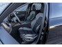 Volvo XC60 2.0 T6 Plug-in hybrid AWD Ultra Black Edition | Facelift | Trekhaak | Harman Kardon Audio | Head-up Display | 360 Graden Camera | Panoramadak | Lichtmetalen Velgen 21 inch | Elektrisch Verstelbare Voorstoelen | Keyless Entry | BLIS