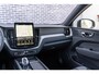 Volvo XC60 2.0 T6 Plug-in hybrid AWD Ultra Black Edition | Facelift | Trekhaak | Harman Kardon Audio | Head-up Display | 360 Graden Camera | Panoramadak | Lichtmetalen Velgen 21 inch | Elektrisch Verstelbare Voorstoelen | Keyless Entry | BLIS