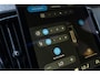 Volvo XC60 2.0 T6 Plug-in hybrid AWD Ultra Black Edition | Facelift | Trekhaak | Harman Kardon Audio | Head-up Display | 360 Graden Camera | Panoramadak | Lichtmetalen Velgen 21 inch | Elektrisch Verstelbare Voorstoelen | Keyless Entry | BLIS