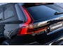 Volvo XC60 2.0 T6 Plug-in hybrid AWD Ultra Black Edition | Facelift | Trekhaak | Harman Kardon Audio | Head-up Display | 360 Graden Camera | Panoramadak | Lichtmetalen Velgen 21 inch | Elektrisch Verstelbare Voorstoelen | Keyless Entry | BLIS