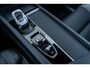 Volvo XC60 2.0 T6 Plug-in hybrid AWD Ultra Black Edition | Facelift | Trekhaak | Harman Kardon Audio | Head-up Display | 360 Graden Camera | Panoramadak | Lichtmetalen Velgen 21 inch | Elektrisch Verstelbare Voorstoelen | Keyless Entry | BLIS