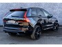 Volvo XC60 2.0 T6 Plug-in hybrid AWD Ultra Black Edition | Facelift | Trekhaak | Harman Kardon Audio | Head-up Display | 360 Graden Camera | Panoramadak | Lichtmetalen Velgen 21 inch | Elektrisch Verstelbare Voorstoelen | Keyless Entry | BLIS