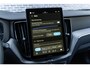 Volvo XC60 2.0 T6 Plug-in hybrid AWD Ultra Black Edition | Facelift | Trekhaak | Harman Kardon Audio | Head-up Display | 360 Graden Camera | Panoramadak | Lichtmetalen Velgen 21 inch | Elektrisch Verstelbare Voorstoelen | Keyless Entry | BLIS
