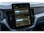 Volvo XC60 2.0 T6 Plug-in hybrid AWD Ultra Black Edition | Facelift | Trekhaak | Harman Kardon Audio | Head-up Display | 360 Graden Camera | Panoramadak | Lichtmetalen Velgen 21 inch | Elektrisch Verstelbare Voorstoelen | Keyless Entry | BLIS