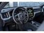 Volvo XC60 2.0 T6 Plug-in hybrid AWD Ultra Black Edition | Facelift | Trekhaak | Harman Kardon Audio | Head-up Display | 360 Graden Camera | Panoramadak | Lichtmetalen Velgen 21 inch | Elektrisch Verstelbare Voorstoelen | Keyless Entry | BLIS
