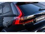 Volvo XC60 2.0 T6 Plug-in hybrid AWD Ultra Black Edition | Facelift | Trekhaak | Harman Kardon Audio | Head-up Display | 360 Graden Camera | Panoramadak | Lichtmetalen Velgen 21 inch | Elektrisch Verstelbare Voorstoelen | Keyless Entry | BLIS