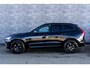 Volvo XC60 2.0 T6 Plug-in hybrid AWD Ultra Black Edition | Facelift | Trekhaak | Harman Kardon Audio | Head-up Display | 360 Graden Camera | Panoramadak | Lichtmetalen Velgen 21 inch | Elektrisch Verstelbare Voorstoelen | Keyless Entry | BLIS