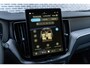 Volvo XC60 2.0 T6 Plug-in hybrid AWD Ultra Black Edition | Facelift | Trekhaak | Harman Kardon Audio | Head-up Display | 360 Graden Camera | Panoramadak | Lichtmetalen Velgen 21 inch | Elektrisch Verstelbare Voorstoelen | Keyless Entry | BLIS