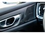 Volvo V60 2.0 T6 Plug-in hybrid AWD Ultimate Dark | Long Range | 360 Graden Camera | Nappaleder | Stoelmassage | Stoelventilatie | Lichtmetalen Velgen 19 inch | Head-up Display | Harman Kardon Audio | Elektrisch Verstelbare Voorstoelen | Panoramadak