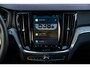 Volvo V60 2.0 T6 Plug-in hybrid AWD Ultimate Dark | Long Range | 360 Graden Camera | Nappaleder | Stoelmassage | Stoelventilatie | Lichtmetalen Velgen 19 inch | Head-up Display | Harman Kardon Audio | Elektrisch Verstelbare Voorstoelen | Panoramadak