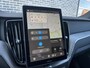 Volvo XC60 2.0 T6 Plug-in hybrid AWD Ultra Black Edition | Trekhaak | Harman Kardon Audio | Head-up Display | 360 Graden Camera | Panoramadak | Lichtmetalen Velgen 21 inch | Elektrisch Verstelbare Voorstoelen | Keyless Entry | BLIS