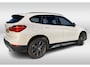 BMW X1 xDrive20i High Executive / Panoramadak / Head-up / Bruin Leder / 19'' / Navigatie / Sportstoelen / Stoelverwarming / Cruise Control