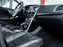 Volvo V40 Cross Country 1.5 T3 Polar+ Luxury | Trekhaak | Harman & Kardon | Panoramadak | Stoelverwarming | Camera | LED Koplampen | Rundlederen Bekleding | Navigatie | Keyless Entry | DAB+ | Privacy Glas | Metallic Lak |
