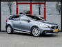 Volvo V40 Cross Country 1.5 T3 Polar+ Luxury | Trekhaak | Harman & Kardon | Panoramadak | Stoelverwarming | Camera | LED Koplampen | Rundlederen Bekleding | Navigatie | Keyless Entry | DAB+ | Privacy Glas | Metallic Lak |
