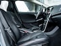Volvo V40 Cross Country 1.5 T3 Polar+ Luxury | Trekhaak | Harman & Kardon | Panoramadak | Stoelverwarming | Camera | LED Koplampen | Rundlederen Bekleding | Navigatie | Keyless Entry | DAB+ | Privacy Glas | Metallic Lak |