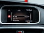Volvo V40 Cross Country 1.5 T3 Polar+ Luxury | Trekhaak | Harman & Kardon | Panoramadak | Stoelverwarming | Camera | LED Koplampen | Rundlederen Bekleding | Navigatie | Keyless Entry | DAB+ | Privacy Glas | Metallic Lak |