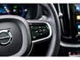 Volvo XC60 2.0 T6 Plug-in hybrid AWD Plus Black Edition | Adaptieve Cruise Control | Panoramadak | Harman Kardon Audio | Stoel-/Stuur-/Voorruitverwarming | Dodehoek Detectie | 360° Parkeercamera |