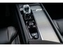 Volvo XC60 2.0 T6 Plug-in hybrid AWD Plus Black Edition | Adaptieve Cruise Control | Panoramadak | Harman Kardon Audio | Stoel-/Stuur-/Voorruitverwarming | Dodehoek Detectie | 360° Parkeercamera |