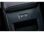 Volvo XC60 2.0 T6 Plug-in hybrid AWD Plus Black Edition | Adaptieve Cruise Control | Panoramadak | Harman Kardon Audio | Stoel-/Stuur-/Voorruitverwarming | Dodehoek Detectie | 360° Parkeercamera |