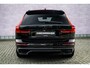 Volvo XC60 2.0 T6 Plug-in hybrid AWD Plus Black Edition | Adaptieve Cruise Control | Panoramadak | Harman Kardon Audio | Stoel-/Stuur-/Voorruitverwarming | Dodehoek Detectie | 360° Parkeercamera |