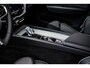 Volvo XC60 2.0 T6 Plug-in hybrid AWD Plus Black Edition | Adaptieve Cruise Control | Panoramadak | Harman Kardon Audio | Stoel-/Stuur-/Voorruitverwarming | Dodehoek Detectie | 360° Parkeercamera |