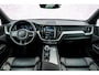 Volvo XC60 2.0 T6 Plug-in hybrid AWD Plus Black Edition | Adaptieve Cruise Control | Panoramadak | Harman Kardon Audio | Stoel-/Stuur-/Voorruitverwarming | Dodehoek Detectie | 360° Parkeercamera |