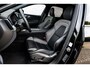 Volvo XC60 2.0 T6 Plug-in hybrid AWD Plus Black Edition | Adaptieve Cruise Control | Panoramadak | Harman Kardon Audio | Stoel-/Stuur-/Voorruitverwarming | Dodehoek Detectie | 360° Parkeercamera |
