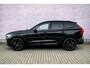 Volvo XC60 2.0 T6 Plug-in hybrid AWD Plus Black Edition | Adaptieve Cruise Control | Panoramadak | Harman Kardon Audio | Stoel-/Stuur-/Voorruitverwarming | Dodehoek Detectie | 360° Parkeercamera |