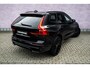 Volvo XC60 2.0 T6 Plug-in hybrid AWD Plus Black Edition | Adaptieve Cruise Control | Panoramadak | Harman Kardon Audio | Stoel-/Stuur-/Voorruitverwarming | Dodehoek Detectie | 360° Parkeercamera |