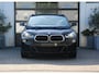 BMW X2 SDrive20i M-Sport Automaat - LED - ELEK KOFFERKLEP - TREKHAAK - HEADUP - NAVI GROOT - STOEL VERW - ALCANTARA - BMW CONNECT!