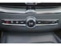 Volvo XC60 T6 Recharge AWD Ultra Dark - Panorama/schuifdak - IntelliSafe Assist & Surround - 360º Camera - Harman/Kardon audio - Adaptieve LED koplampen - Verwarmde voorstoelen, stuur & achterbank - Parkeersensoren voor & achter - Elektr. bedienb. voorstoelen met geheugen - Head up display - Draadloze tel. lader - Elektr. inklapbare trekhaak - 20' LMV