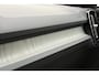 Volvo EX40 Twin Motor Ultra 82 kWh | Elektrische voorstoelen met geheugenfunctie | Premium audio by Harman Kardon | Extra getint glas | Led koplampen en mistverlichting | 19 inch. lichtmetalen velgen |