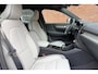 Volvo EX40 Twin Motor Ultra 82 kWh | Elektrische voorstoelen met geheugenfunctie | Premium audio by Harman Kardon | Extra getint glas | Led koplampen en mistverlichting | 19 inch. lichtmetalen velgen |