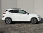 Hyundai Kona Electric EV Comfort Smart 64 kWh / Accu SOH 100% / Fabrieksgarantie tot 2-2027 / 8 Jaar Batterij Garantie / Warmtepomp / Dealer Onderhouden / Adaptieve Cruise / Stuur- en stoelverwarming / Navigatie / Camera / Apple Carplay & Android Auto / CCS Laden /