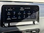 Hyundai Kona Electric EV Comfort Smart 64 kWh / Accu SOH 100% / Fabrieksgarantie tot 2-2027 / 8 Jaar Batterij Garantie / Warmtepomp / Dealer Onderhouden / Adaptieve Cruise / Stuur- en stoelverwarming / Navigatie / Camera / Apple Carplay & Android Auto / CCS Laden /