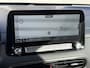 Hyundai Kona Electric EV Comfort Smart 64 kWh / Accu SOH 100% / Fabrieksgarantie tot 2-2027 / 8 Jaar Batterij Garantie / Warmtepomp / Dealer Onderhouden / Adaptieve Cruise / Stuur- en stoelverwarming / Navigatie / Camera / Apple Carplay & Android Auto / CCS Laden /