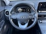 Hyundai Kona Electric EV Comfort Smart 64 kWh / Accu SOH 100% / Fabrieksgarantie tot 2-2027 / 8 Jaar Batterij Garantie / Warmtepomp / Dealer Onderhouden / Adaptieve Cruise / Stuur- en stoelverwarming / Navigatie / Camera / Apple Carplay & Android Auto / CCS Laden /