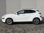 Hyundai Kona Electric EV Comfort Smart 64 kWh / Accu SOH 100% / Fabrieksgarantie tot 2-2027 / 8 Jaar Batterij Garantie / Warmtepomp / Dealer Onderhouden / Adaptieve Cruise / Stuur- en stoelverwarming / Navigatie / Camera / Apple Carplay & Android Auto / CCS Laden /