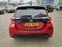 Toyota Yaris 1.5 Hybrid EXECUTIVE HEAD-UP JBL-AUDIO PARK-SENSOREN STOELVERW BLIND SPOT KEYLESS 17'' LM-VELGEN APPLE/ANDROID CLIMA AD-CRUISE NAVI PRIVACY GLASS
