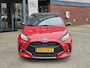 Toyota Yaris 1.5 Hybrid EXECUTIVE HEAD-UP JBL-AUDIO PARK-SENSOREN STOELVERW BLIND SPOT KEYLESS 17'' LM-VELGEN APPLE/ANDROID CLIMA AD-CRUISE NAVI PRIVACY GLASS