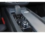 Volvo XC60 T6 Recharge AWD Ultra Dark - Panorama/schuifdak - IntelliSafe Assist & Surround - 360º Camera - Harman/Kardon audio - Adaptieve LED koplampen - Verwarmde voorstoelen, stuur & achterbank - Parkeersensoren voor & achter - Elektr. bedienb. voorstoelen met geheugen - Head up display - Draadloze tel. lader - Elektr. inklapbare trekhaak - 20' LMV